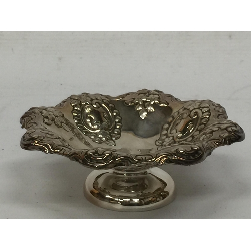 5 - A SMALL HALLMARKED SILVER FOOTED BOWL - APPROX 72 G