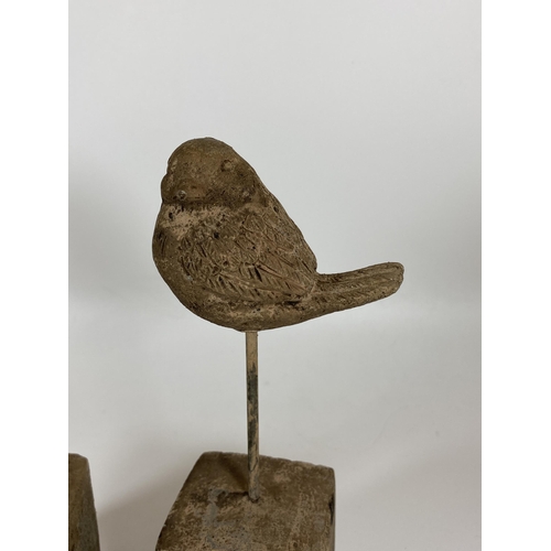 102 - A PAIR OF DECORATIVE STONE BIRD FIGURES ON PLINTH BASES, HEIGHT 24CM