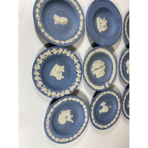 113 - A GROUP OF ELEVEN WEDGWOOD JASPERWARE PIN DISHES / TRAYS TO INCLUDE WILDLIFE COLLECTION ETC