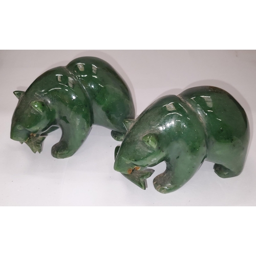 146 - A COLLECTION OF BEAR ORNAMENTS TO INCLUDE WOODEN AND CANADIAN JADE STYLE - 7 IN TOTAL