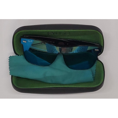 165 - A PAIR OF SUNGLASSES MARKED 'RAY-BAN' IN A CASE