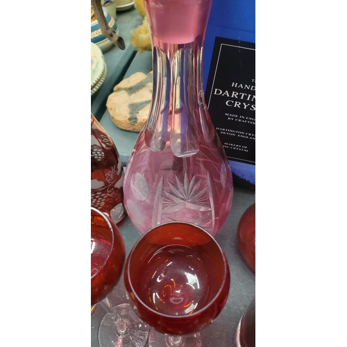 194 - A QUANTITY OF VINTAGE CRANBERRY GLASS TO INCLUDE DECANTERS, VASES, WINE, SHERRY PORT GLASSES, ETC