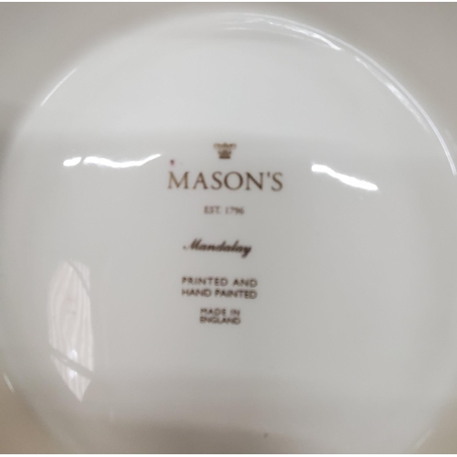 250 - A COLLECTION OF MASON'S MANDALAY CERAMICS TO INCLUDE A LARGE TABLE LAMP, PLATES, A LARGE BOWL, TRINK... 