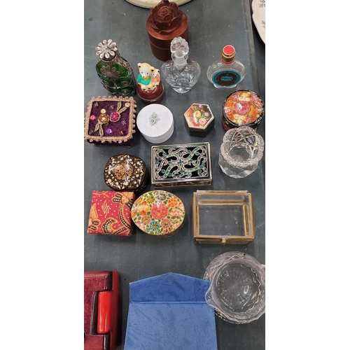 289 - A COLLECTION OF TRINKET BOXES, SCENT BOTTLES, ETC