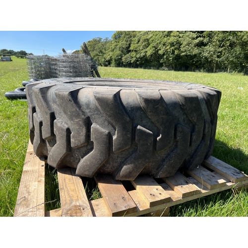 136 - JCB TYRE 15.5 25 L2  + VAT