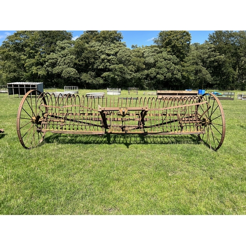 225 - HAY RAKE 10' WIDE + VAT