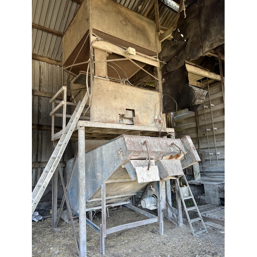 249 - HUNT ROLLER MILL, BIN MIXER BBM400 ON STAND WITH ALFA BLANCH MIXER BOTH WITH MANUALS (TO BE REMOVED ... 