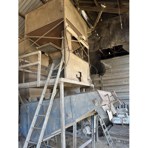 249 - HUNT ROLLER MILL, BIN MIXER BBM400 ON STAND WITH ALFA BLANCH MIXER BOTH WITH MANUALS (TO BE REMOVED ... 