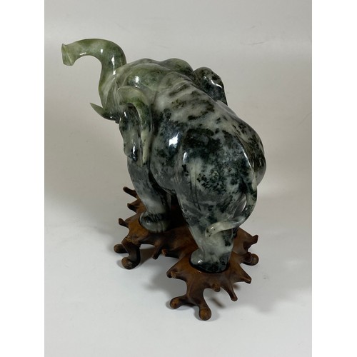 300 - A PAIR OF CHINESE JADEITE / JADE HARDSTONE ELEPHANT MODELS ON CARVED WOODEN STANDS, HEIGHT 16CM, LEN... 