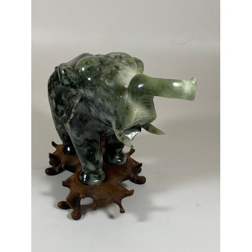 300 - A PAIR OF CHINESE JADEITE / JADE HARDSTONE ELEPHANT MODELS ON CARVED WOODEN STANDS, HEIGHT 16CM, LEN... 