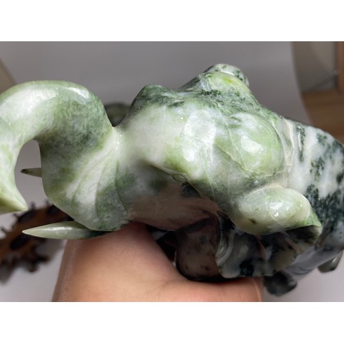 300 - A PAIR OF CHINESE JADEITE / JADE HARDSTONE ELEPHANT MODELS ON CARVED WOODEN STANDS, HEIGHT 16CM, LEN... 