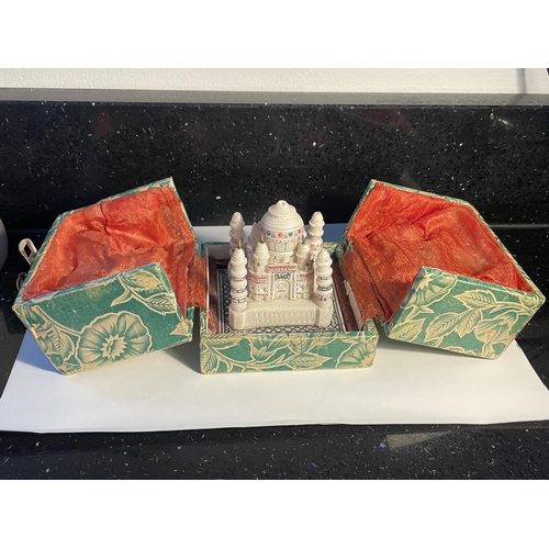 90 - A MODEL OF THE TAJ MAHAL IN A DECORATIVE BOX