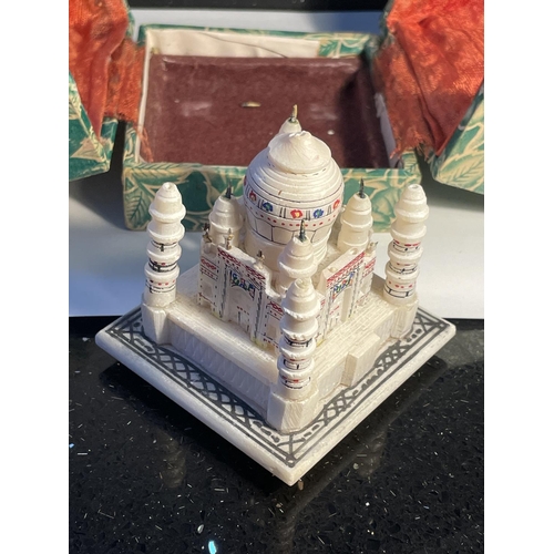 90 - A MODEL OF THE TAJ MAHAL IN A DECORATIVE BOX