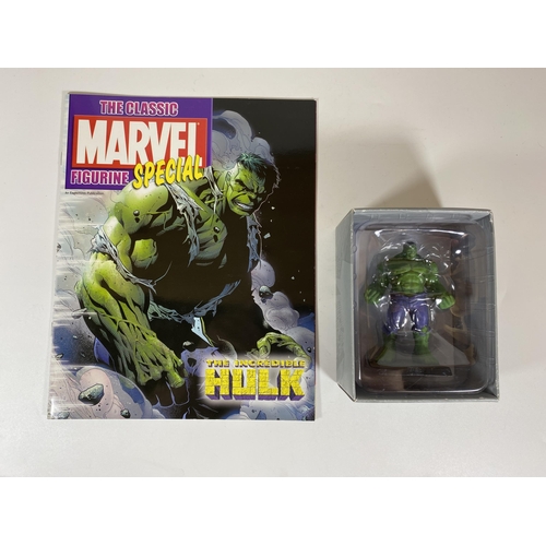 306 - A MARVEL CLASSIC LEAD SPECIAL COLLECTORS FIGURE - HULK WITH MAGAZINE