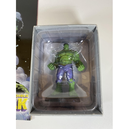 306 - A MARVEL CLASSIC LEAD SPECIAL COLLECTORS FIGURE - HULK WITH MAGAZINE