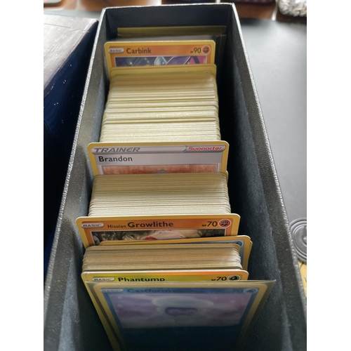 317 - A TRAINER BOX OF ASSORTED POKEMON CARDS, HOLOS, TOKENS ETC