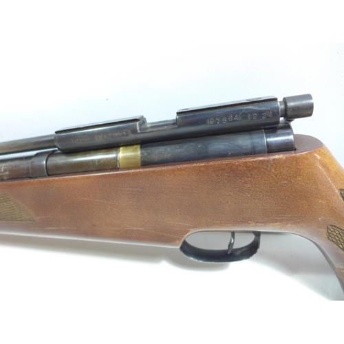 431 - A FALCON .22 CALIBRE AIR RIFLE AND SILENCER, LENGTH OF BARREL 52CM, SERIAL NUMBER 97564, LENGTH 111C... 