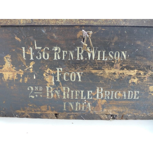 432 - AN EARLY 20TH CENTURY GREEN PAINTED MILITARY STORAGE BOX BELONGING TO 1436 RIFLEMAN R.WILSON OF F CO... 