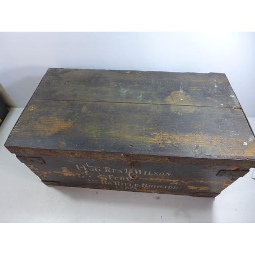 432 - AN EARLY 20TH CENTURY GREEN PAINTED MILITARY STORAGE BOX BELONGING TO 1436 RIFLEMAN R.WILSON OF F CO... 