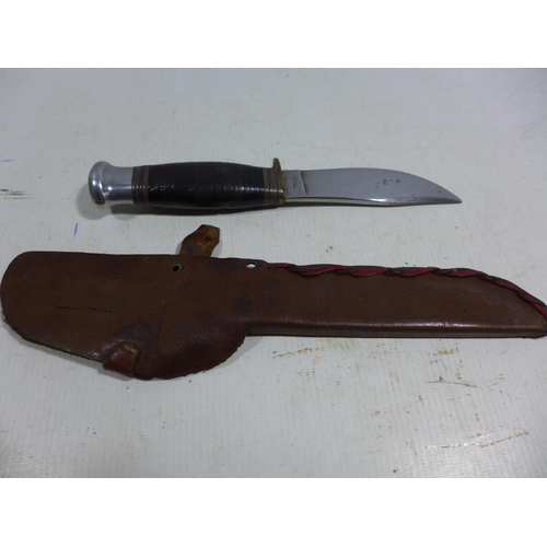 454 - A SHEFFIELD MADE KNIFE AND LEATHER SCABBARD, 10.5CM BLADE, LENGTH 22CM