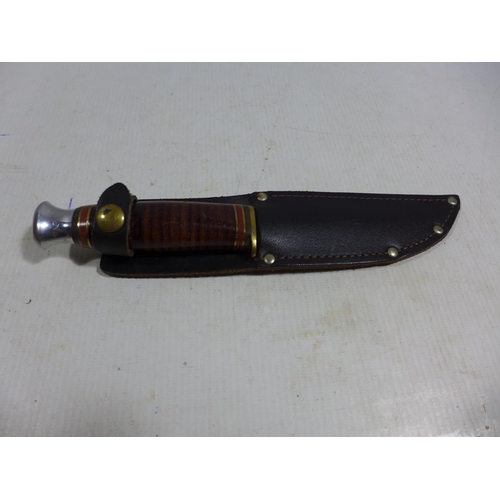 456 - A SHEFFIELD MADE KNIFE AND LEATHER SCABBARD, 10CM BLADE, LENGTH 23CM