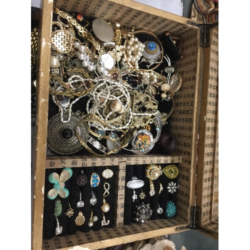 235A - A LARGE QUANTITY OF COSTUME JEWELLERY TO INCLUDE RINGS, EARRINGS, NECKLACES, PENDANTS, ETC