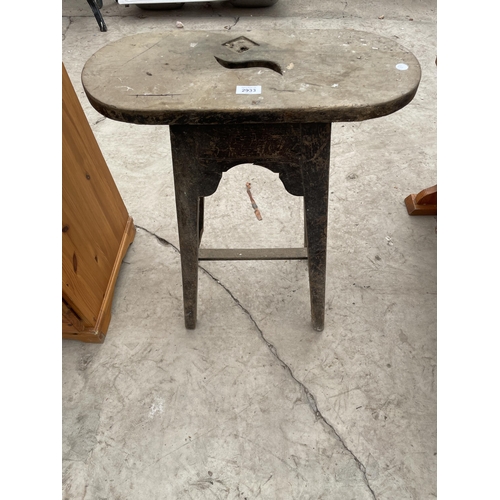 2933 - A TALL VICTORIAN STOOL