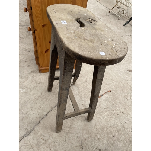 2933 - A TALL VICTORIAN STOOL