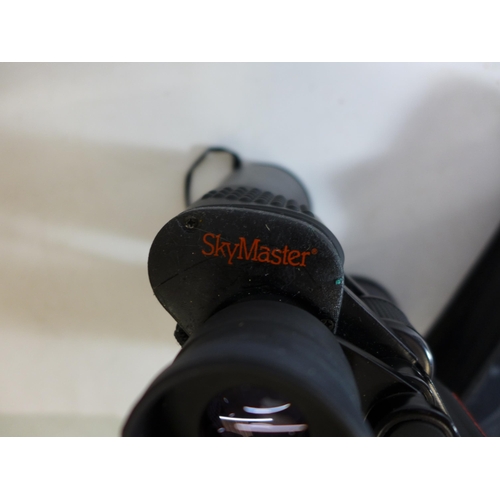 495 - A CASED PAIR OF SKYMASTER 15 X 70 BINOCULARS