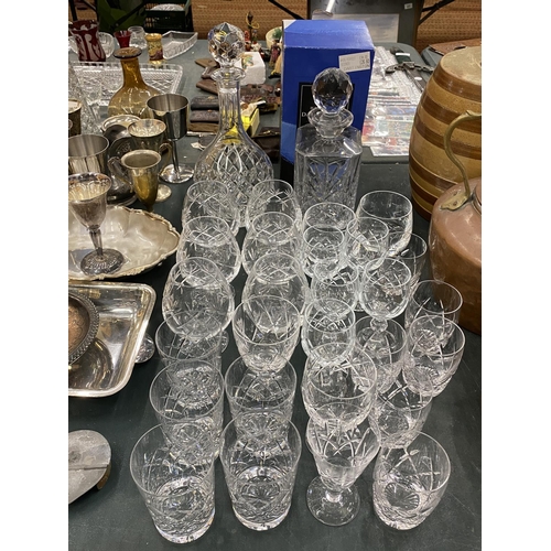 125 - A QUANTITY OF CRYSTAL GLASSES TO INCLUDE DECANTERS, BRANDY, SHERRY, TUMBLERS, ETC