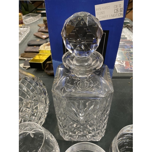 125 - A QUANTITY OF CRYSTAL GLASSES TO INCLUDE DECANTERS, BRANDY, SHERRY, TUMBLERS, ETC