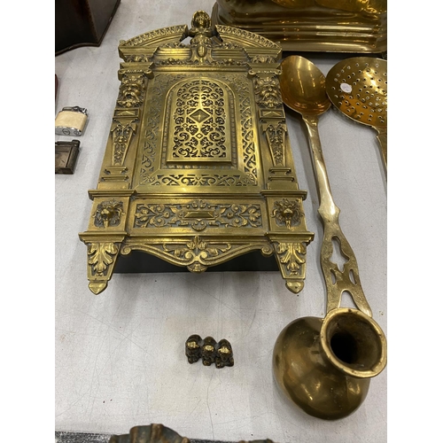 166 - A QUANTITY OF BRASS ITEMS TO INCLUDE A KEY BOX, PLANTER, LARGE SPOON AND SIEVE, VASE, ETC