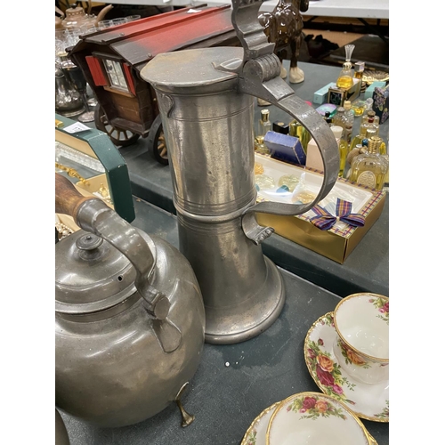 175 - A QUANTITY OF VINTAGE PEWTER TO INCLUDE AN ARTS AND CRAFTS STYLE LARGE JUG, TEAPOT, TANKARD, ETC - 5... 