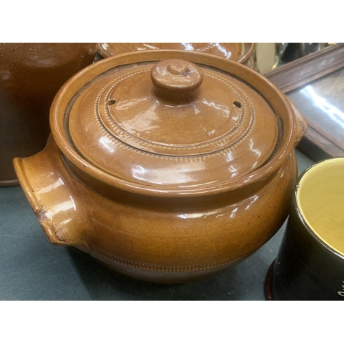 184 - A QUANTITY OF STONEWARE ITEMS TO INCLUDE A LARGE JUG, STORAGE JARS, CASSEROLE DISHES, ETC