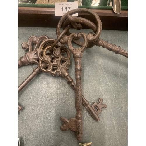 186 - A SET OF FIVE LARGE CAST IRON KEYS