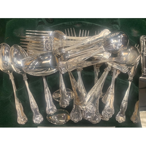 187 - A CANTEEN OF SHEFFIELD CUTLERY IN A CASE