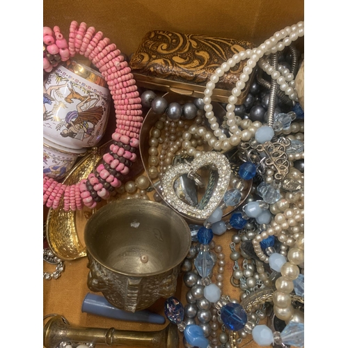 192 - A QUANTITY OF COSTUME JEWELLERY TO INCLUDE BANGLES, WATCHES, BEADS, COLLECTABLES, ETC IN A VINTAGE B... 