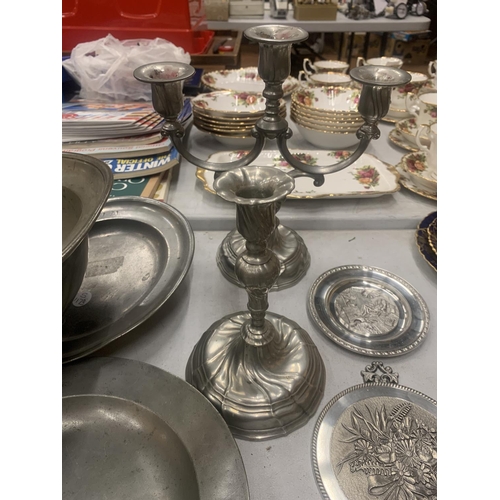 195 - A LARGE QUANTITY OF ANTIQUE AND LATER PEWTER TO INCLUDE PLATES, BOWLS, CANDLESTICKS, ETC