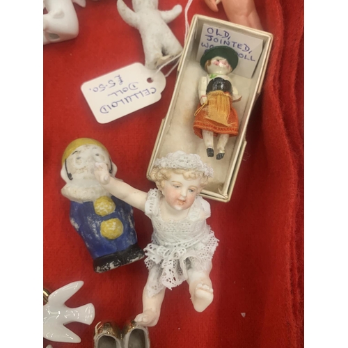 200 - A COLLECTION OF VINTAGE MINIATURES TO INCLUDE CELLULOID DOLLS, BISQUE DOLLS, CAKE DECORATIONS, ETC