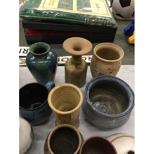 226 - A LARGE QUANTITY OF STUDIO POTTERY TO INCLUDE JUGS, VASES, BOWLS, ETC - SOME MARKED TO THE BASE