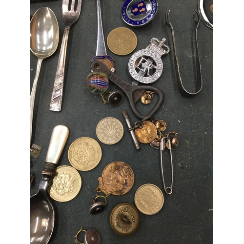 230 - A MIXED LOT TO INCLUDE CUFFLINKS, SUGAR TONGS, COINS, FLATWARE, BADGES, ETC