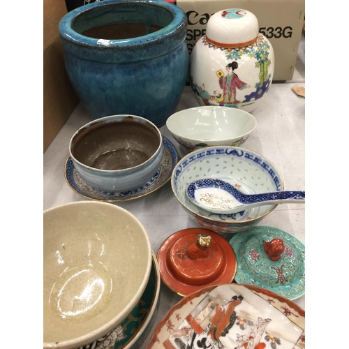 266 - A LARGE QUANTITY OF ORIENTAL ITEMS TO INCLUDE PLATES, A PLANTER, GINGER JAR, BOWLS, CUPS, ETC