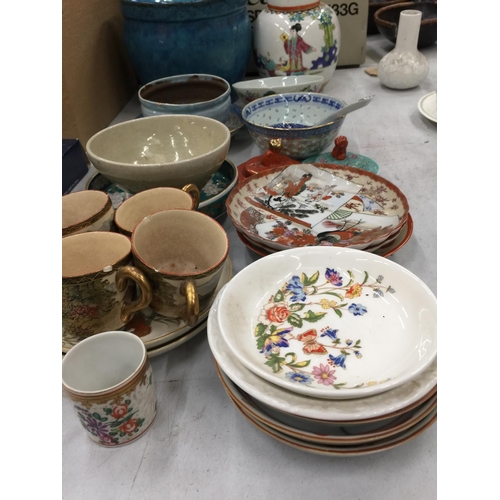 266 - A LARGE QUANTITY OF ORIENTAL ITEMS TO INCLUDE PLATES, A PLANTER, GINGER JAR, BOWLS, CUPS, ETC