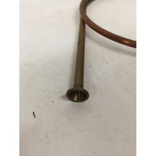 274 - A VINTAGE COILED COPPER HUNTING HORN