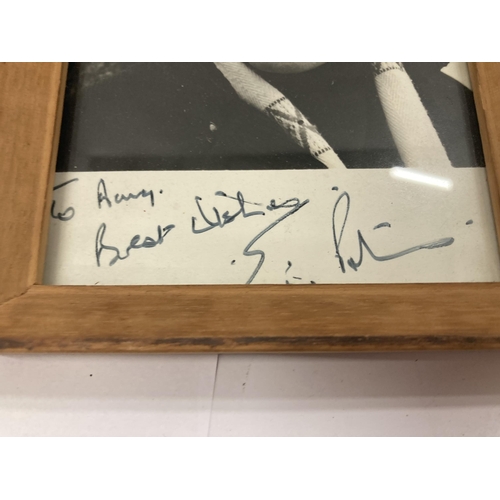 27 - A SIGNED PHOTOGRAPH OF ERIC PORTER (8TH APRIL 1928 - 15TH MAY 1995) BRITISH ACTOR OF STAGE, FILM AND... 