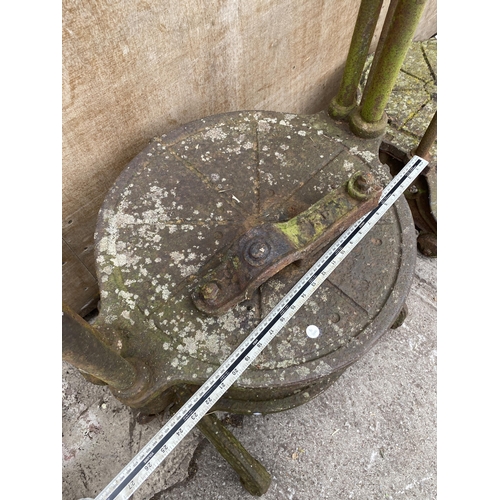 1504 - A VINTAGE HEAVY CAST IRON SMITH & CO WHITCHURCH TWO TIER CHEESE PRESS (H:195CM)