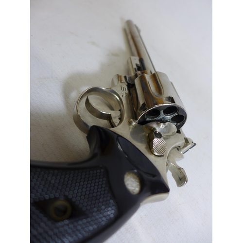 540 - A KOKUSAI SANGYO SMITH AND WESSON BLANK FIRING REVOLVER, 20.5CM BARREL, LENGTH 35CM AND A WEBLEY SPO... 