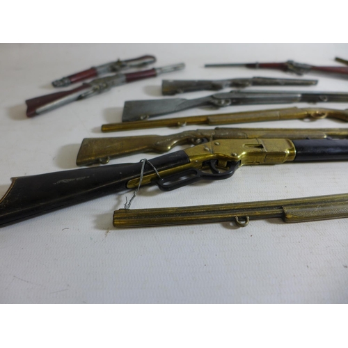 546 - A COLLECTION OF TEN MINIATURE MODEL RIFLES AND SHOTGUNS, LENGTHS VARY FROM 13.5 TO 35CM