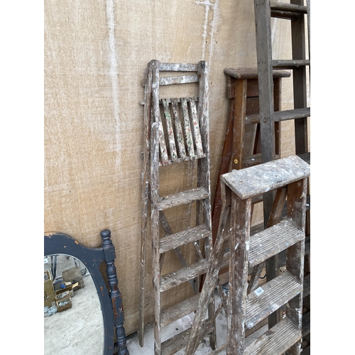 1589 - TWO VINTAGE WOODEN STEP LADDERS TO INCLUDE A SIX RUNG AND A FIVE RUNG