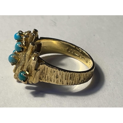 587 - A 9CT YELLOW GOLD AND TURQUOISE STONE RING WITH BARK DESIGN SIZE L, WEIGHT 6.01 GRAMS